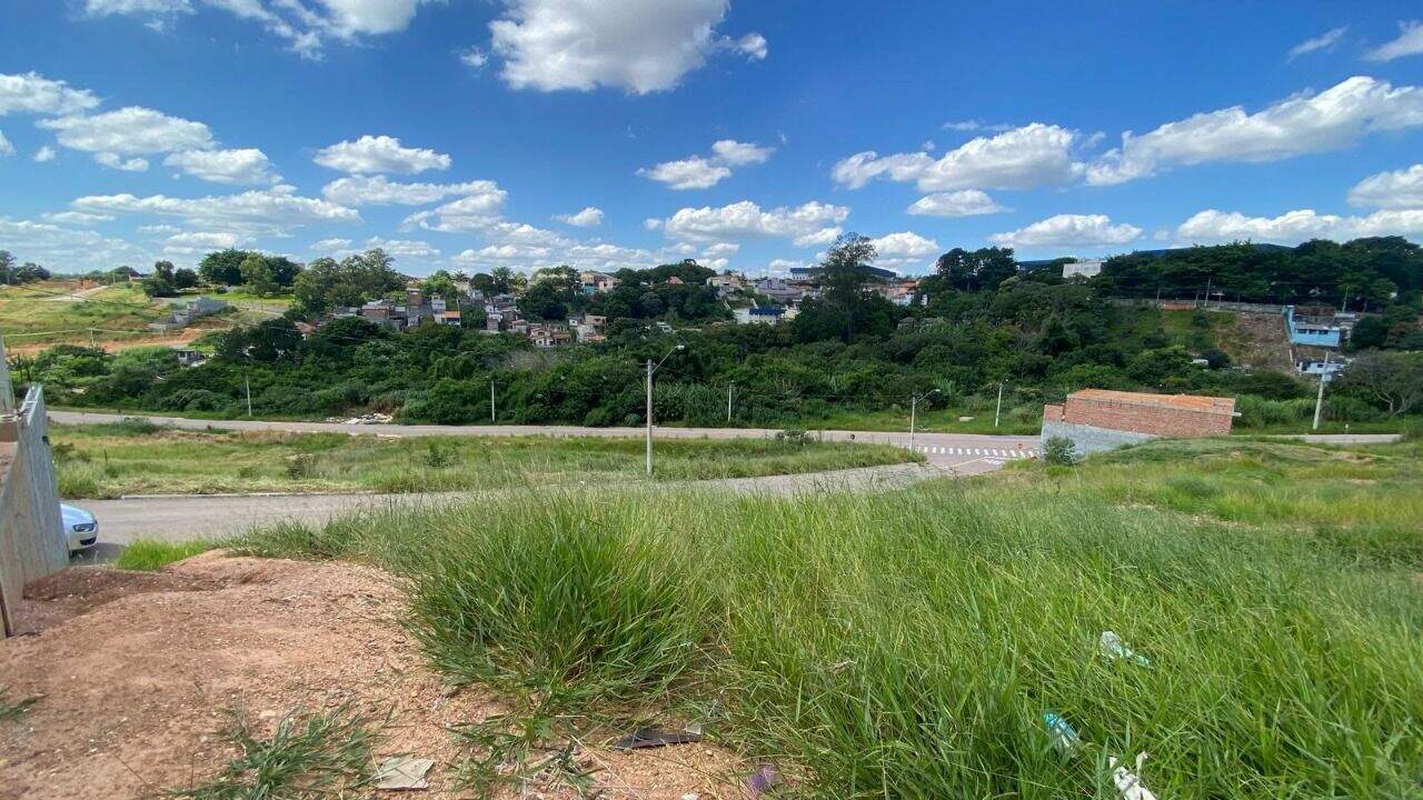 Terreno à venda no Jardim Bertioga: 