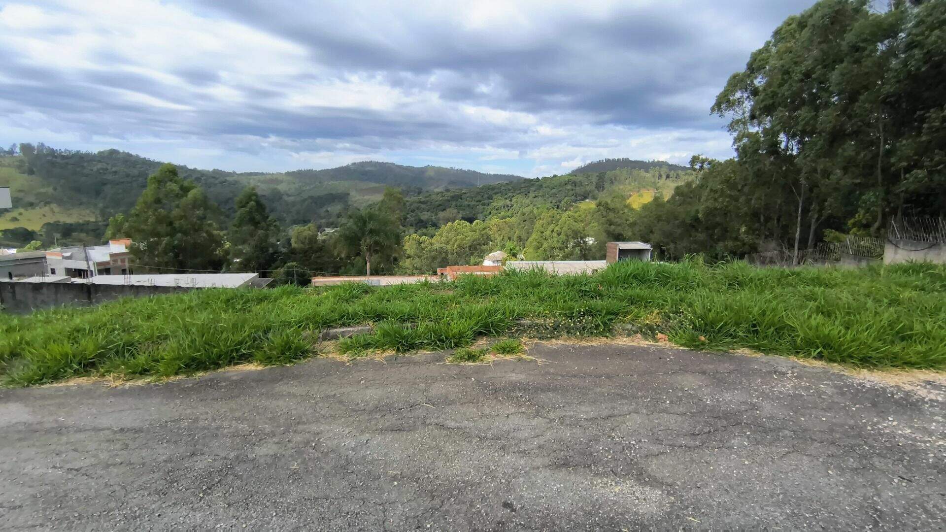 Terreno à venda no Chácara Lagoa Branca: 