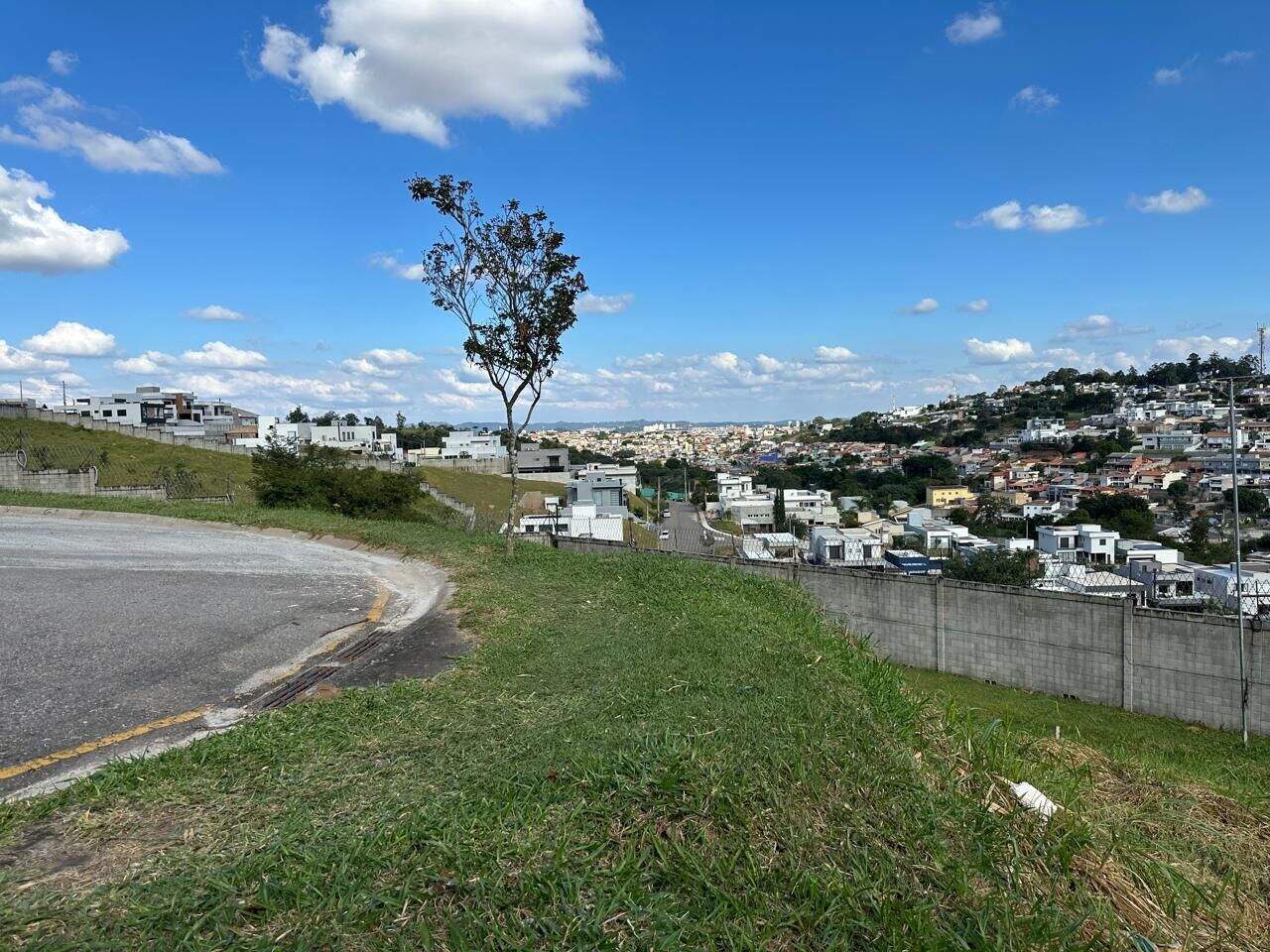 Terreno à venda no Vale Azul II: 