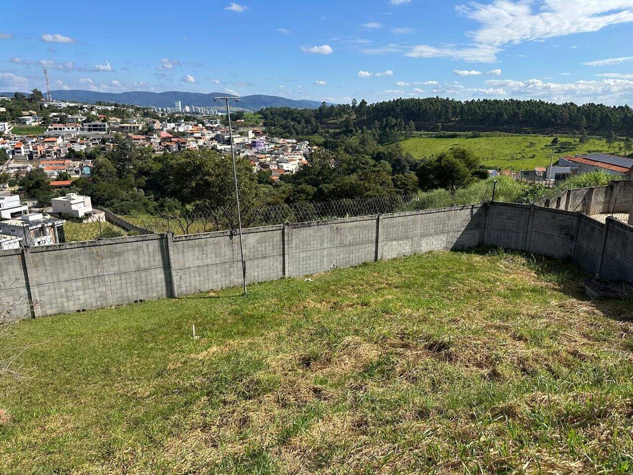 Terreno à venda no Vale Azul II: 