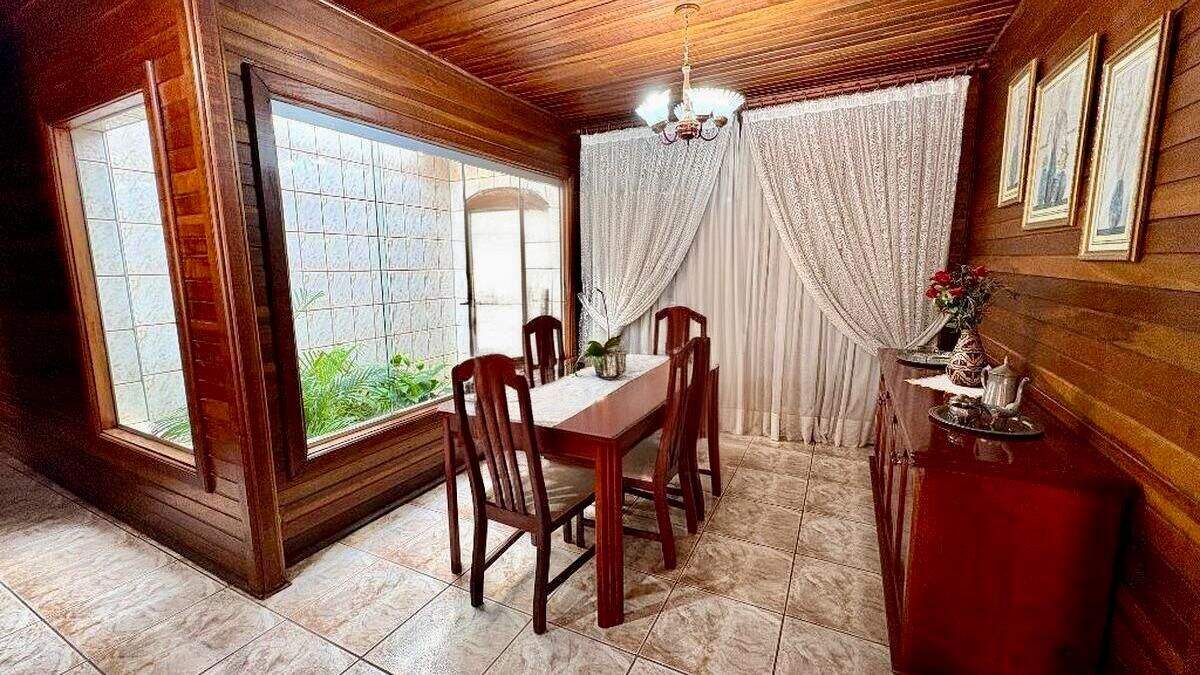 Casa à venda no Parque São Luiz: 