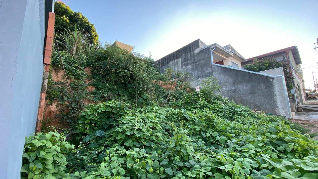 Terreno à venda no Jardim Vitória: 