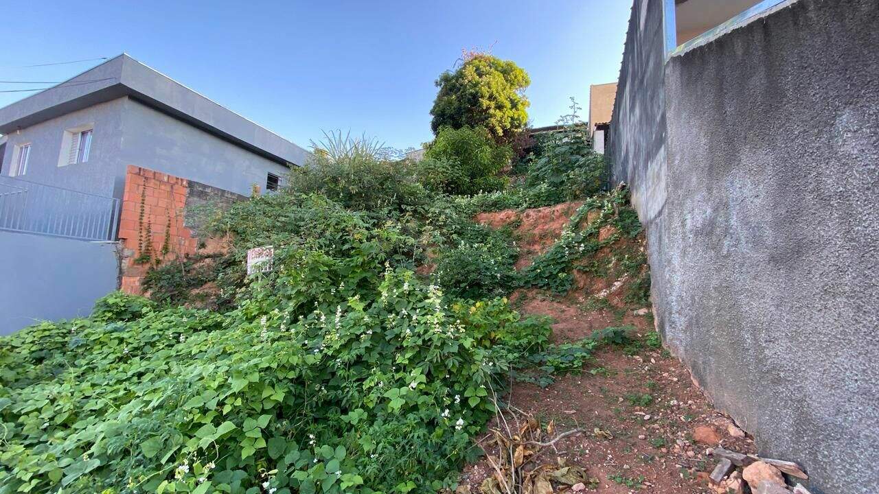 Terreno à venda no Jardim Vitória: 