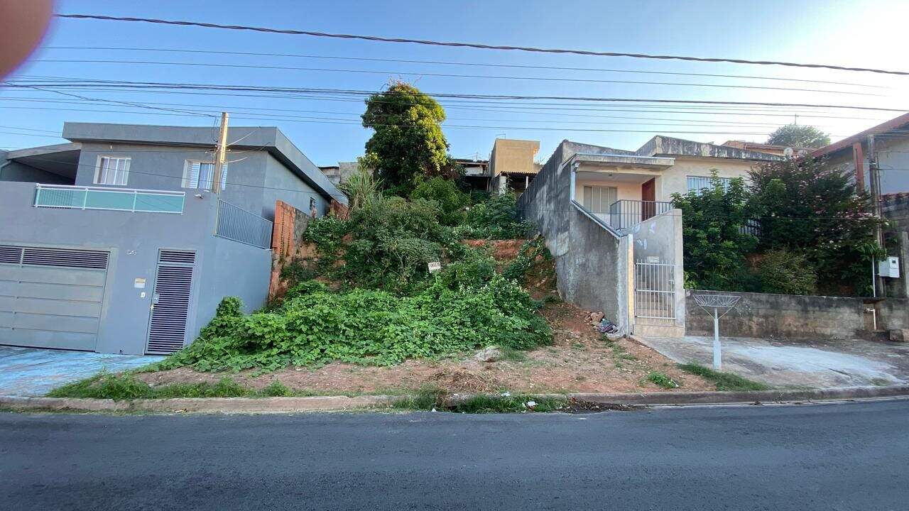Terreno à venda no Jardim Vitória: 