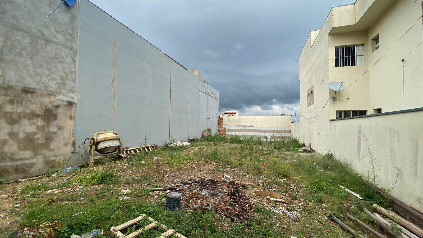 Terreno à venda no Rio Das Pedras: 