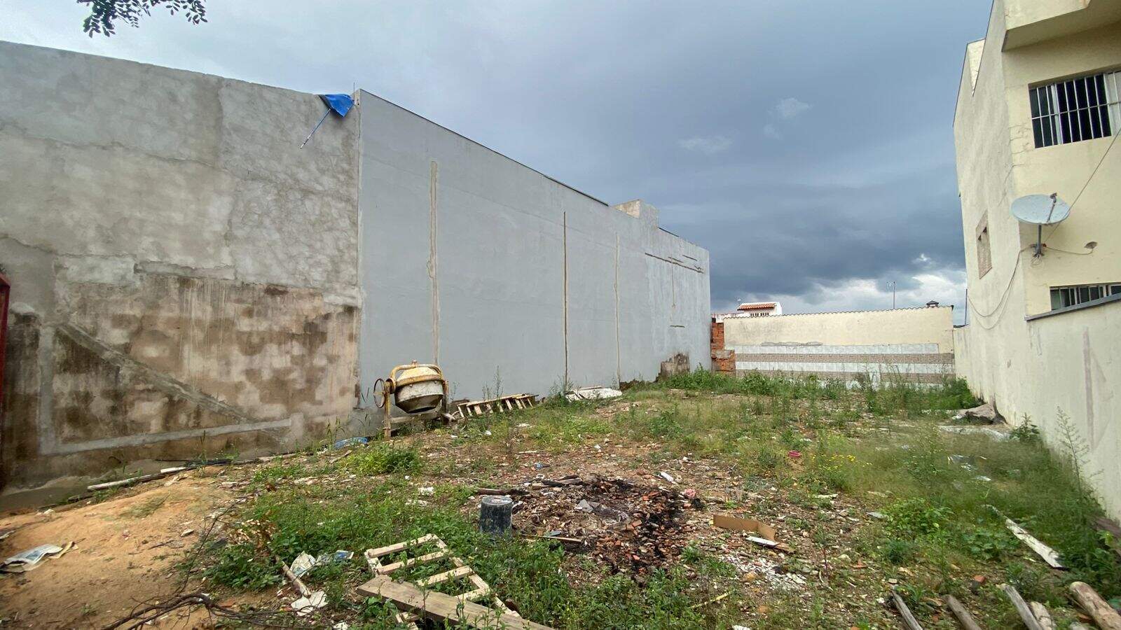 Terreno à venda no Rio Das Pedras: 