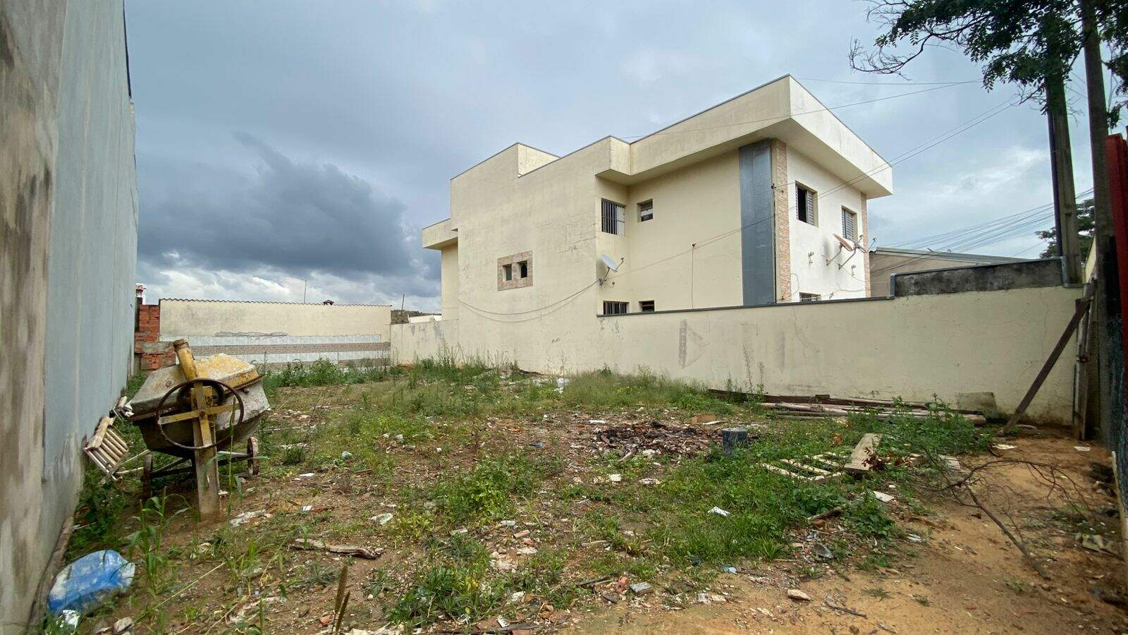 Terreno à venda no Rio Das Pedras: 