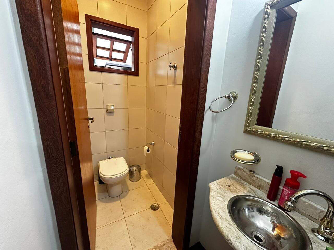 Sobrado à venda no Horto Santo Antonio: 