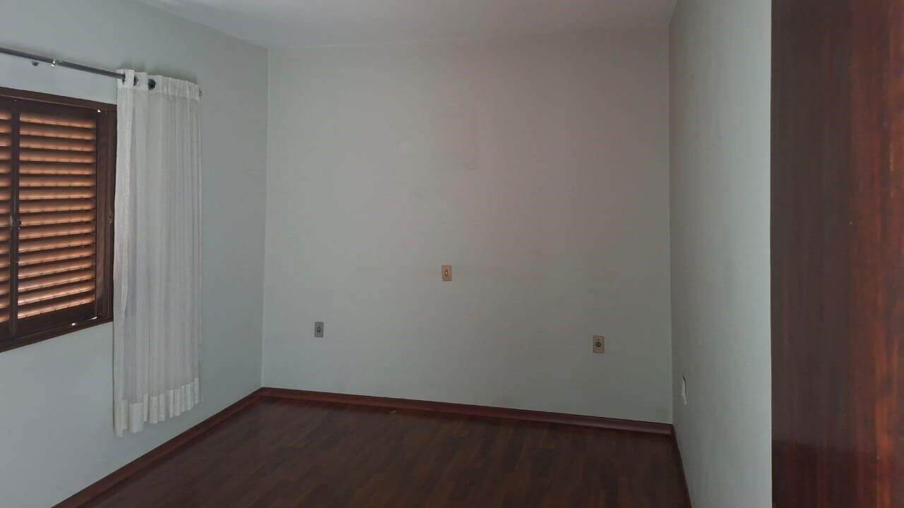 Casa à venda no Jardim Pitangueiras II: 