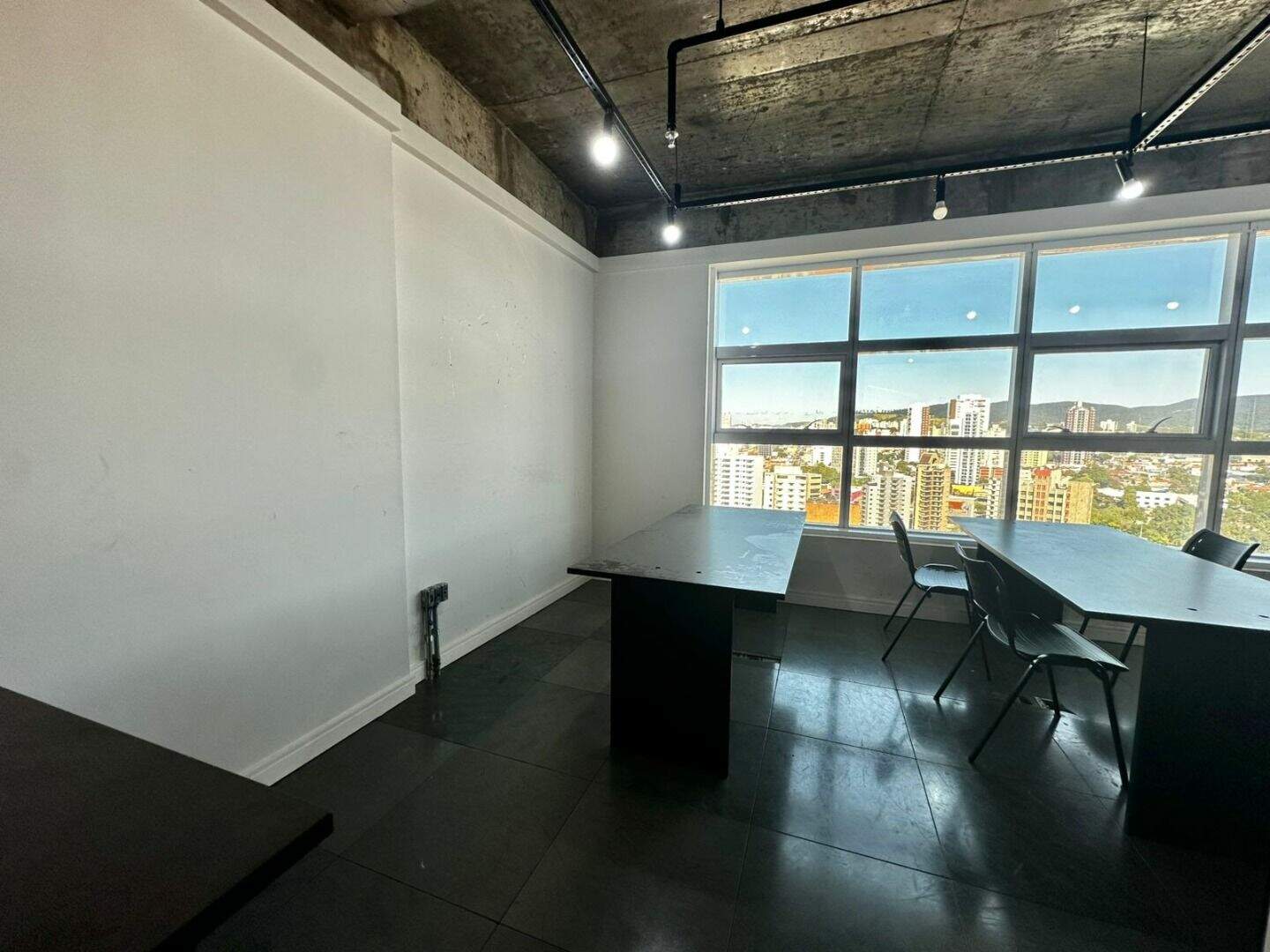 Sala à venda no Chácara Urbana: 