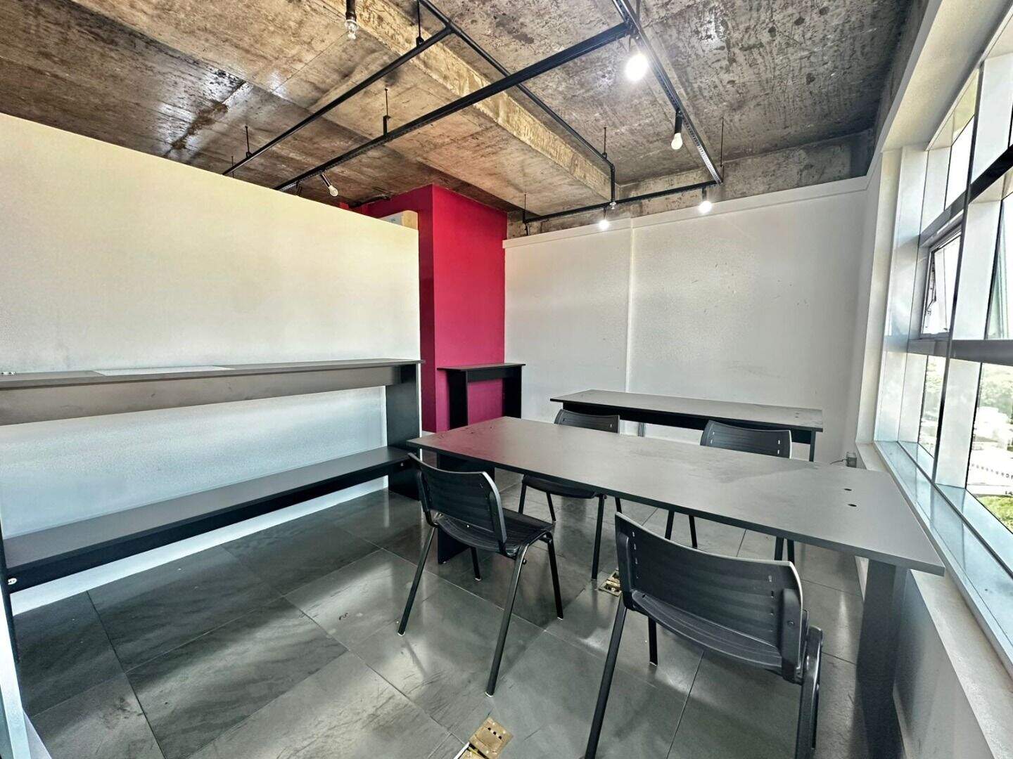 Sala à venda no Chácara Urbana: 