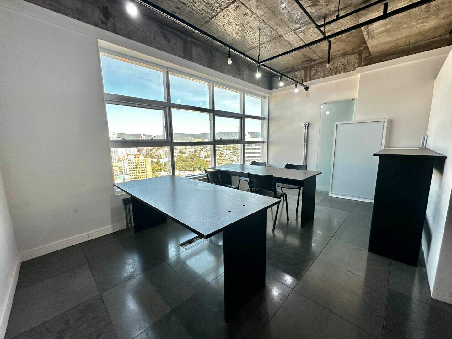 Sala à venda no Chácara Urbana: 