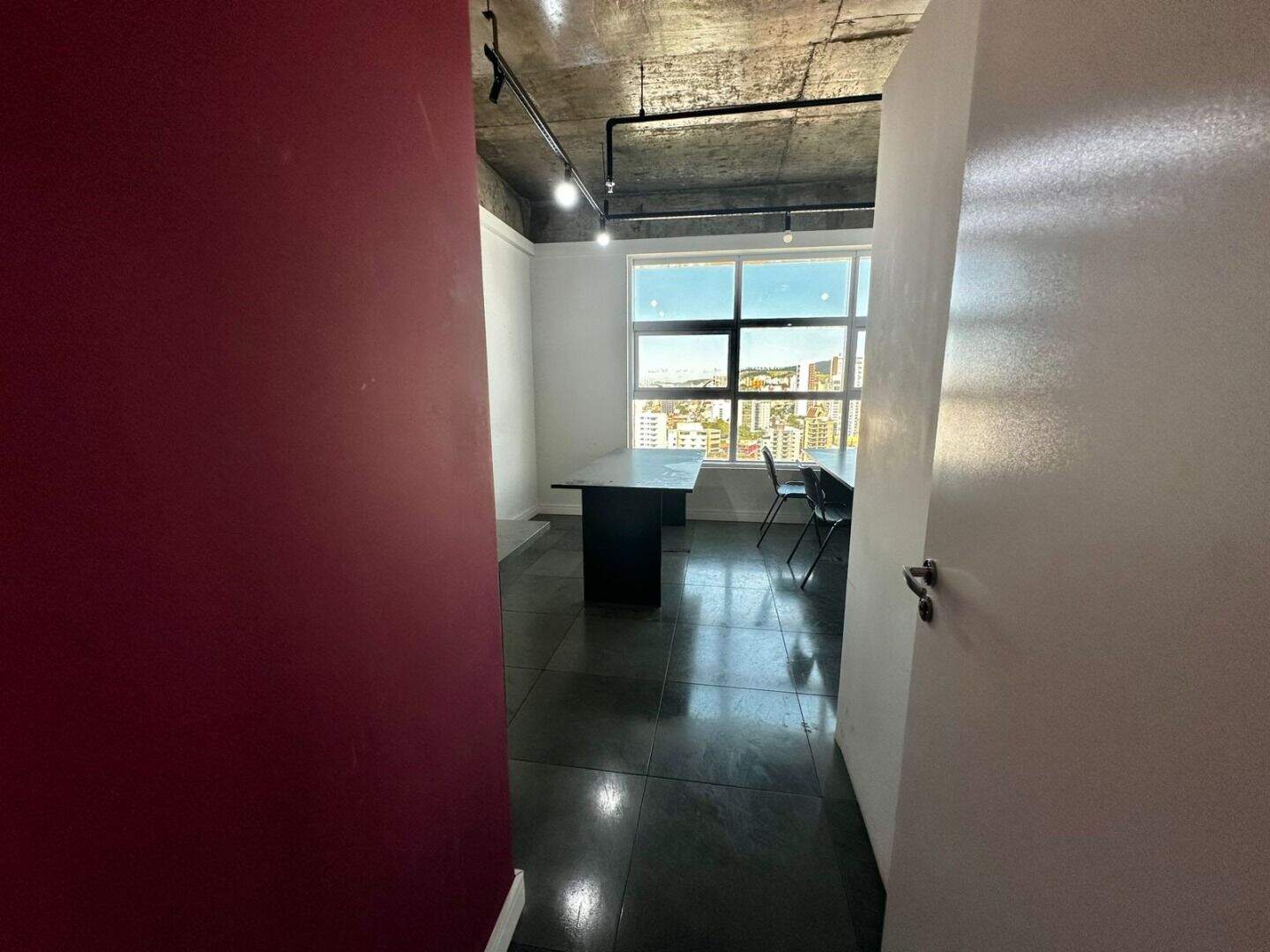 Sala à venda no Chácara Urbana: 