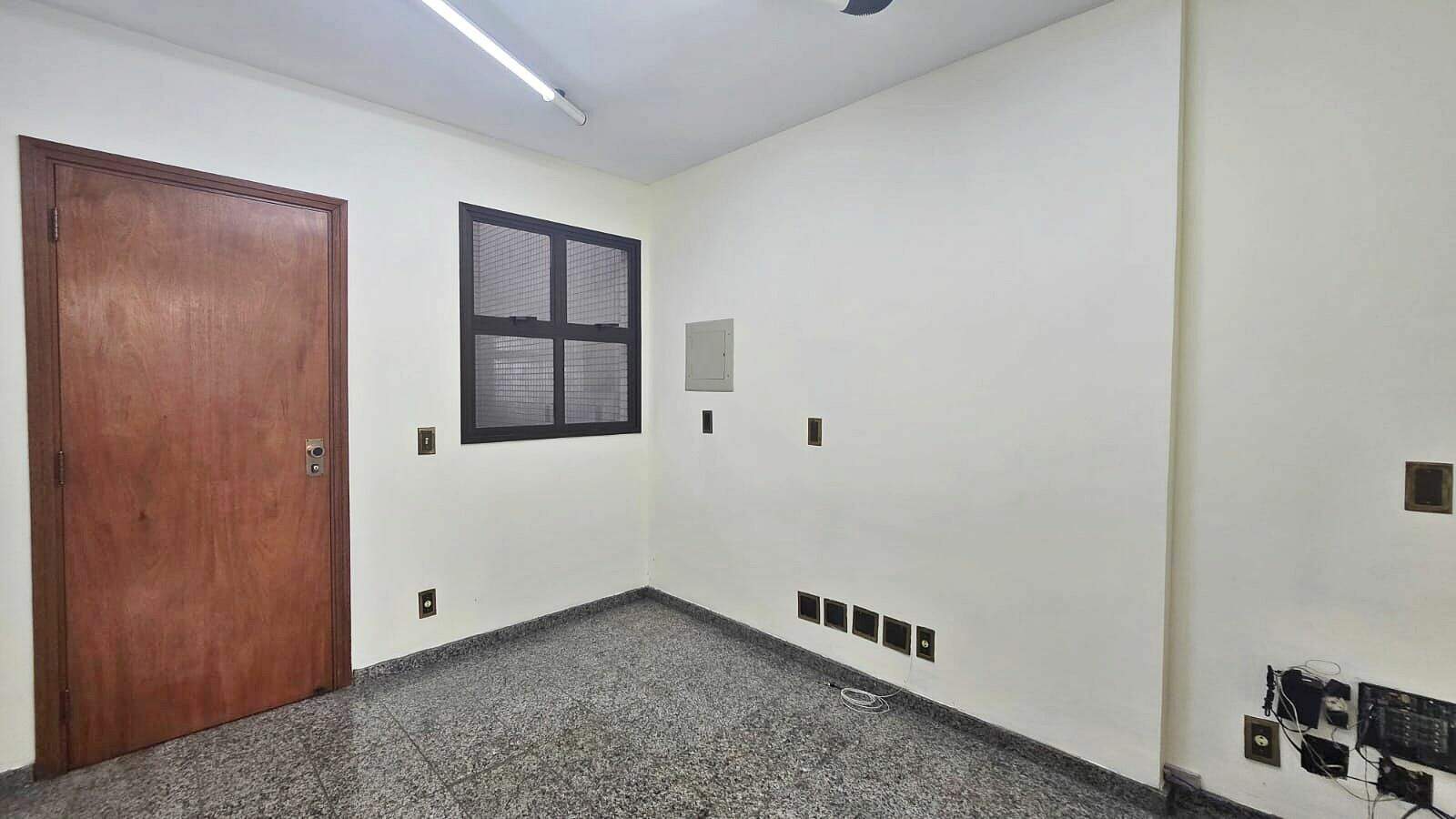 Sala à venda no Centro: 