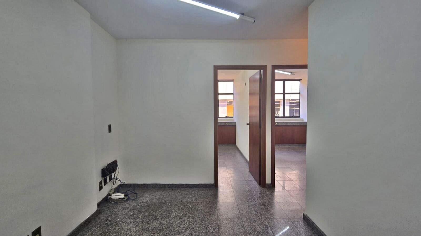 Sala à venda no Centro: 