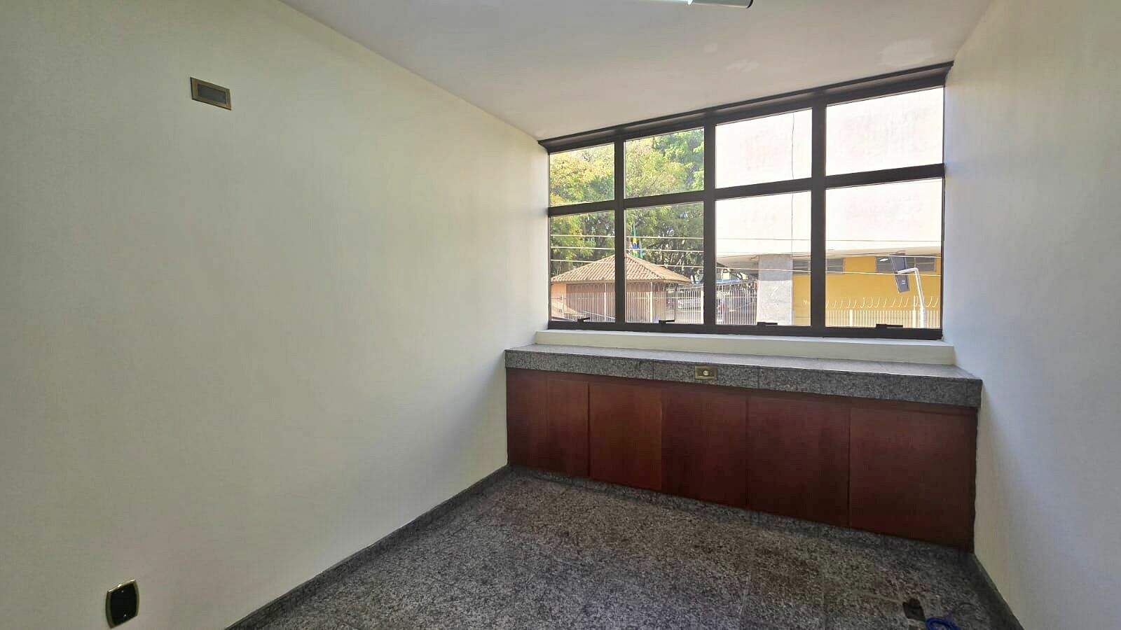 Sala à venda no Centro: 