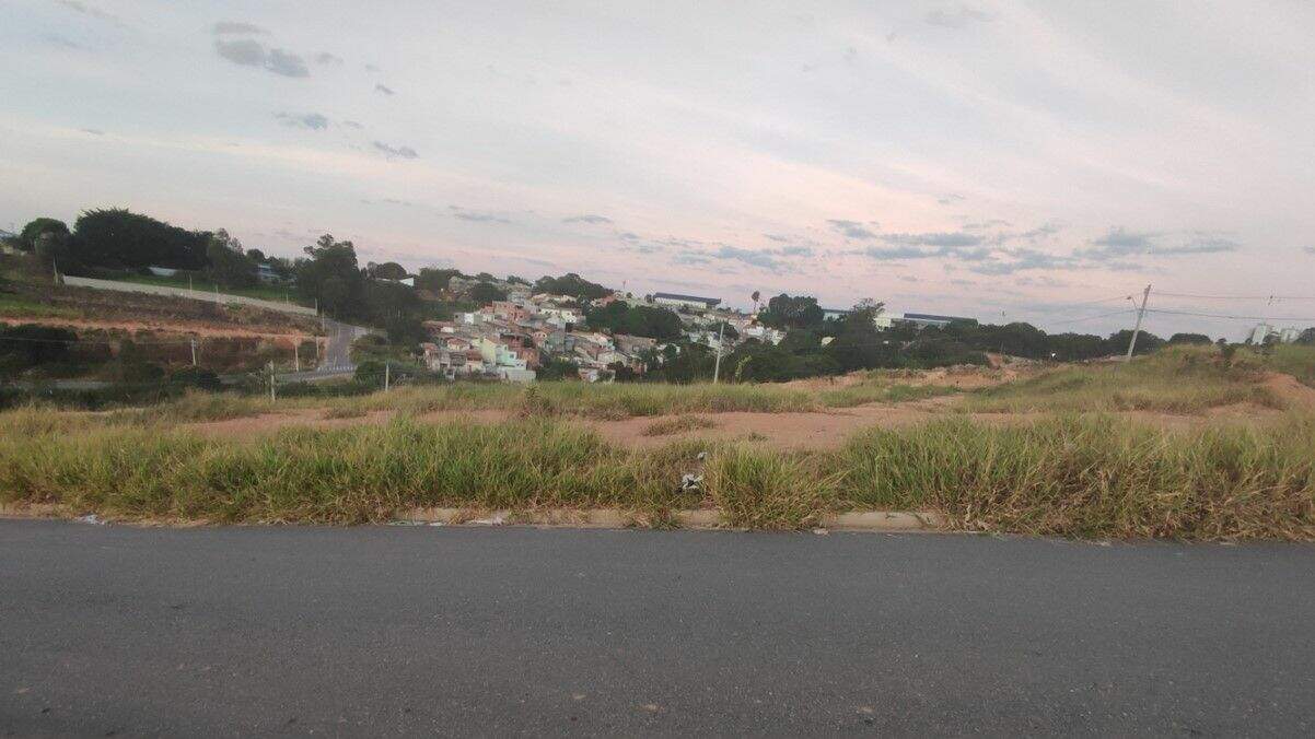 Terreno à venda no Jardim Bertioga: 