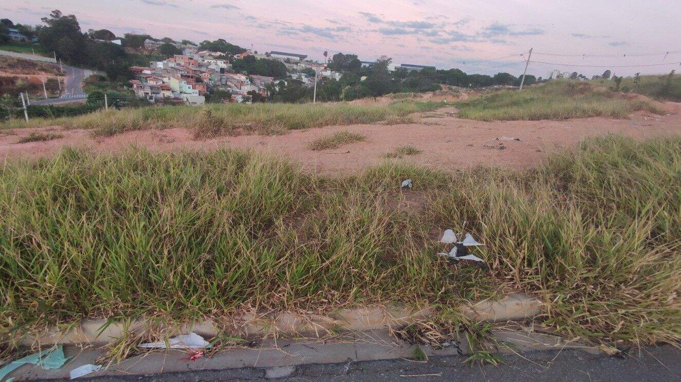 Terreno à venda no Jardim Bertioga: 