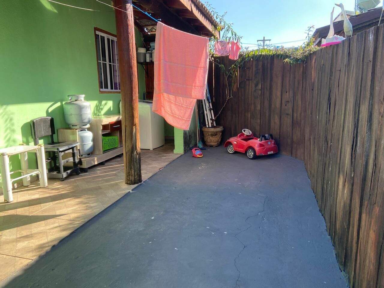 Casa à venda no Dos Ivo: 