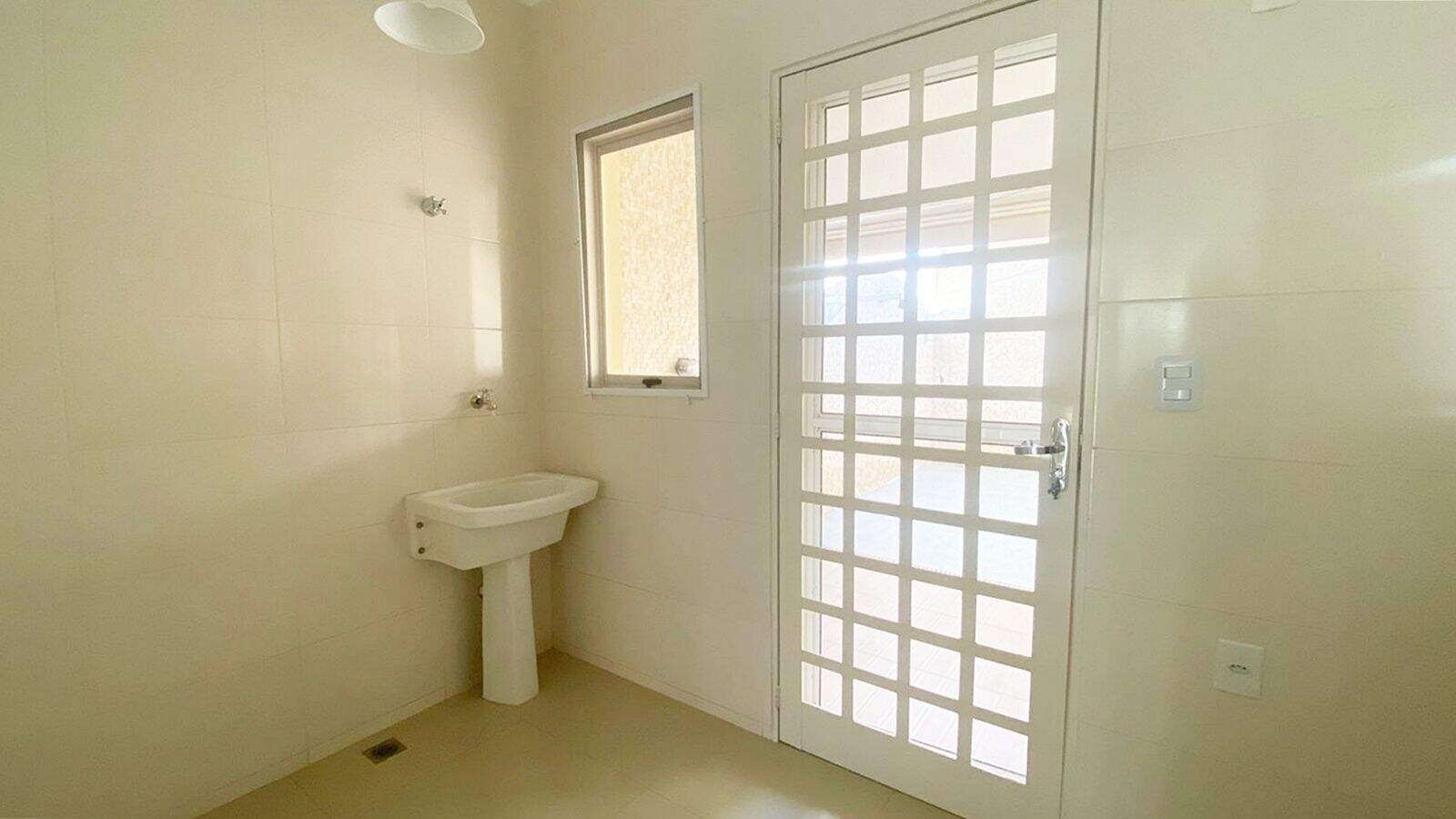 Casa à venda no Medeiros: 