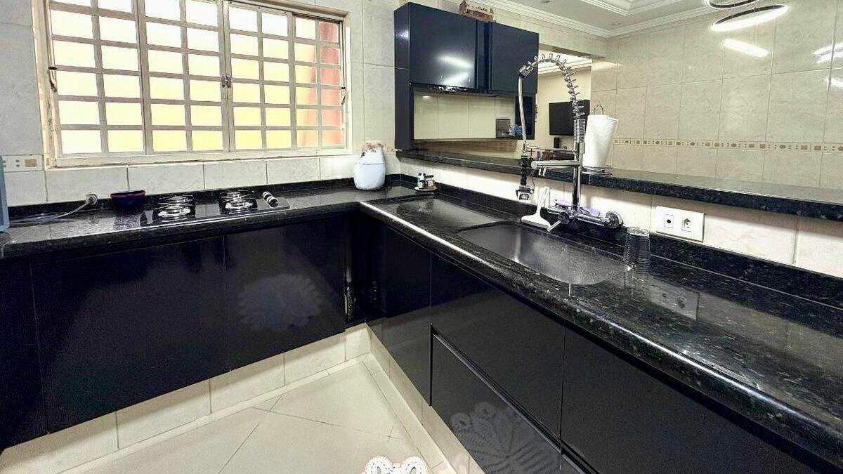 Casa à venda no Vila M Genoveva: 