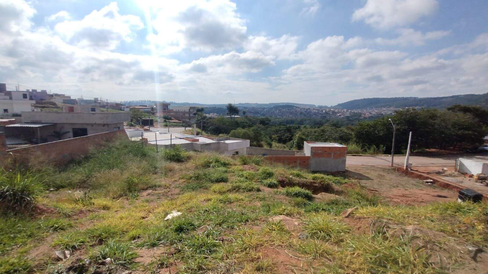 Terreno à venda no Parque dos Cafezais II: 