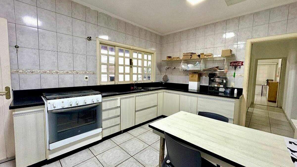 Casa à venda no Medeiros: 