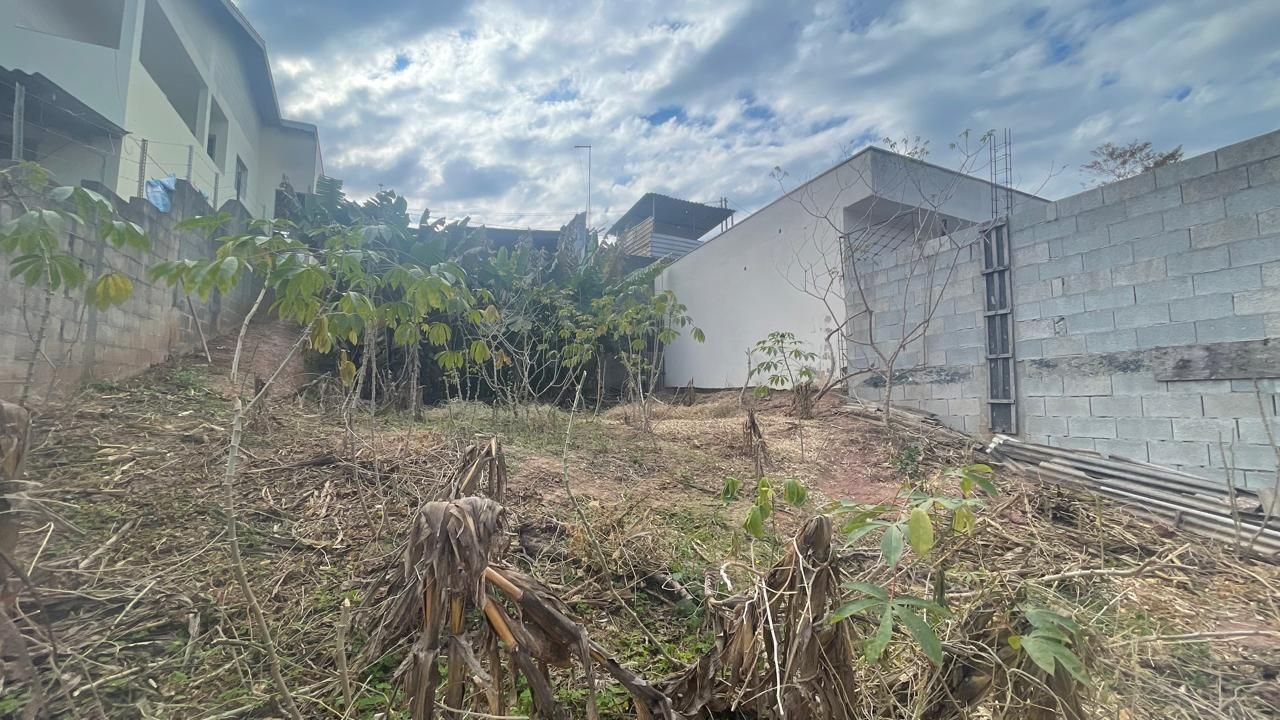 Terreno à venda no Jardim América II: 