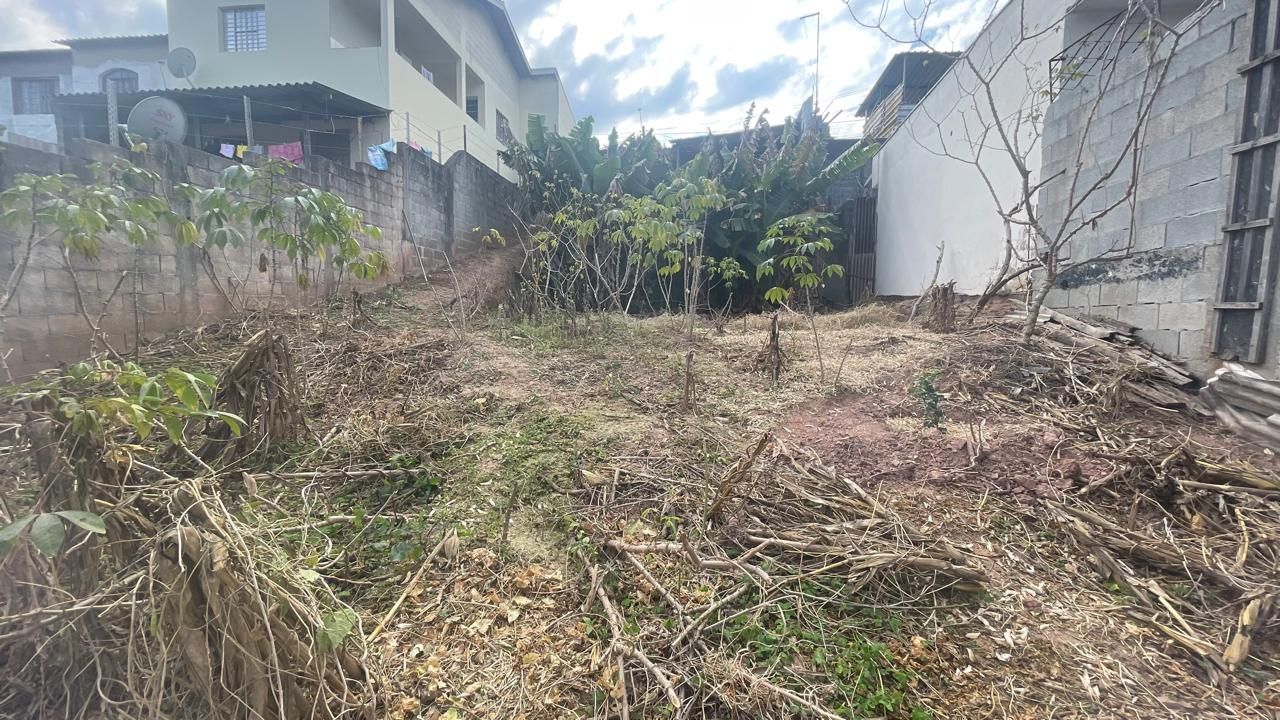 Terreno à venda no Jardim América II: 
