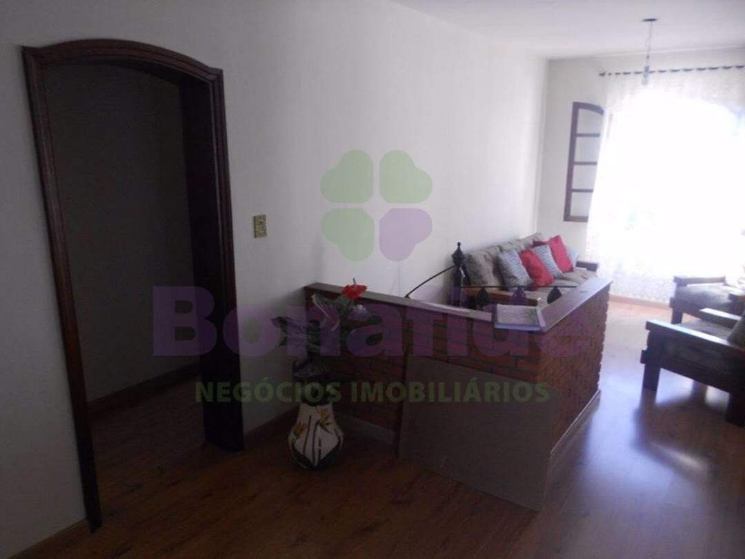 Casa à venda no Anhangabaú: 