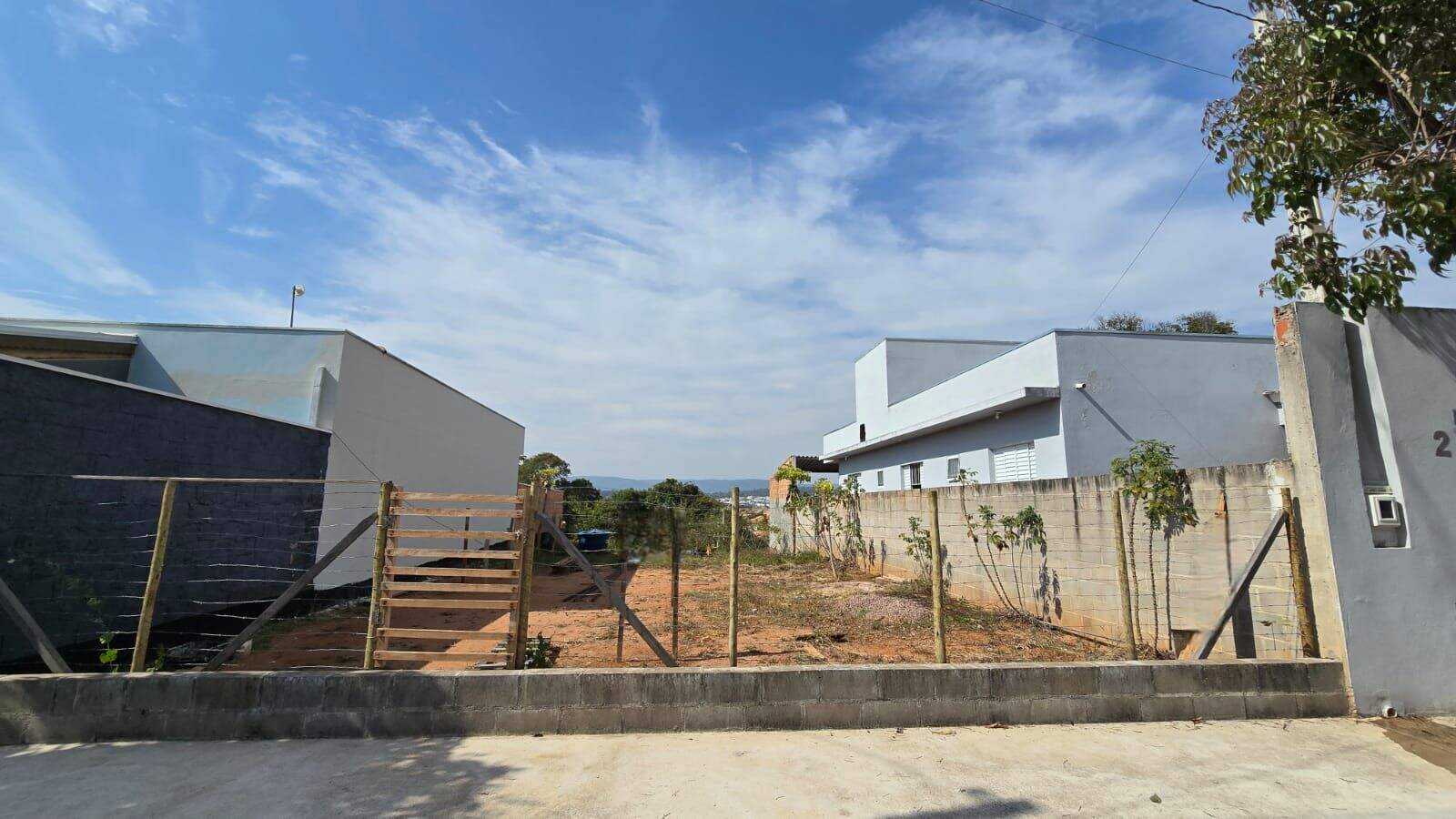 Terreno à venda no Residencial Tosi: 