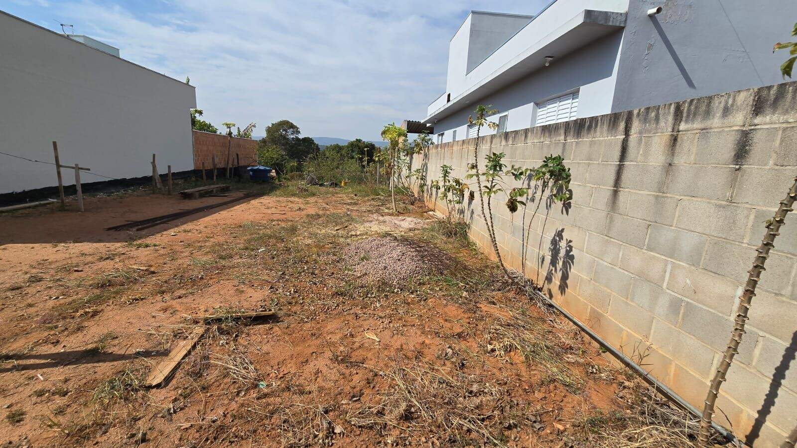 Terreno à venda no Residencial Tosi: 
