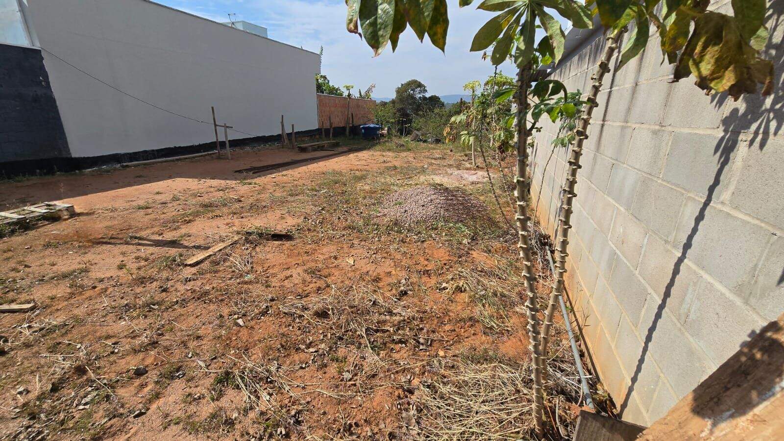 Terreno à venda no Residencial Tosi: 