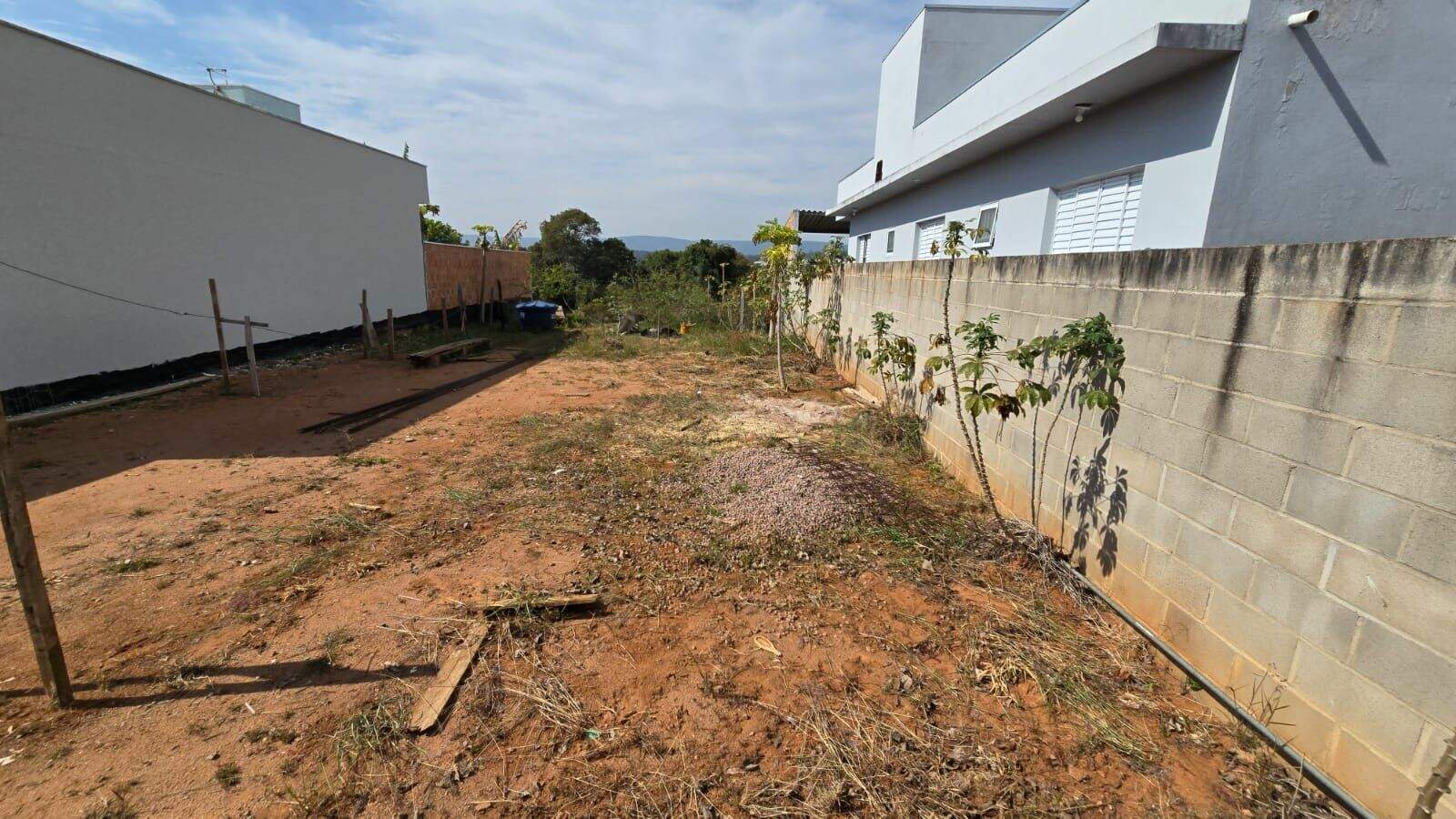 Terreno à venda no Residencial Tosi: 