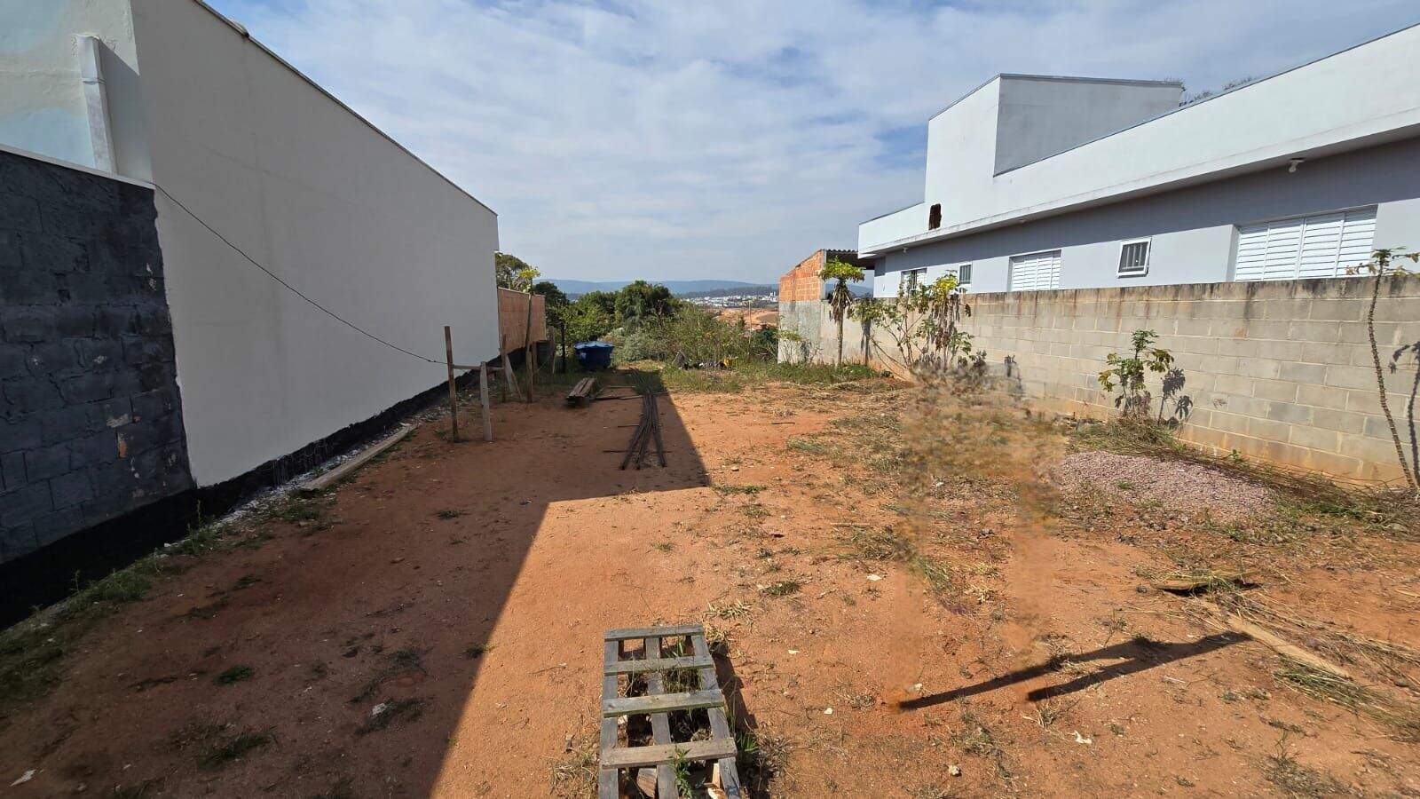 Terreno à venda no Residencial Tosi: 