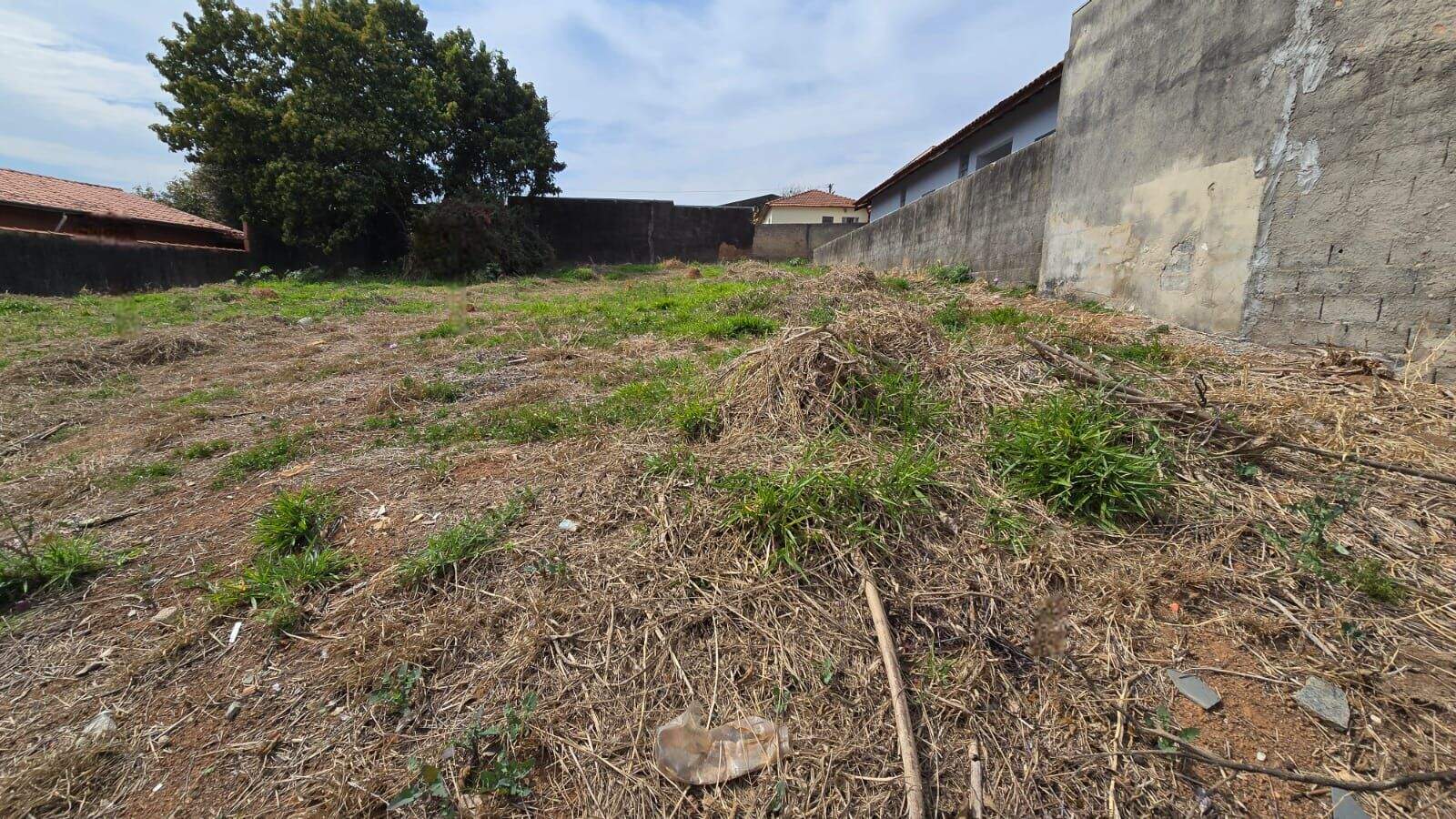Terreno à venda no Jardim Primavera: 