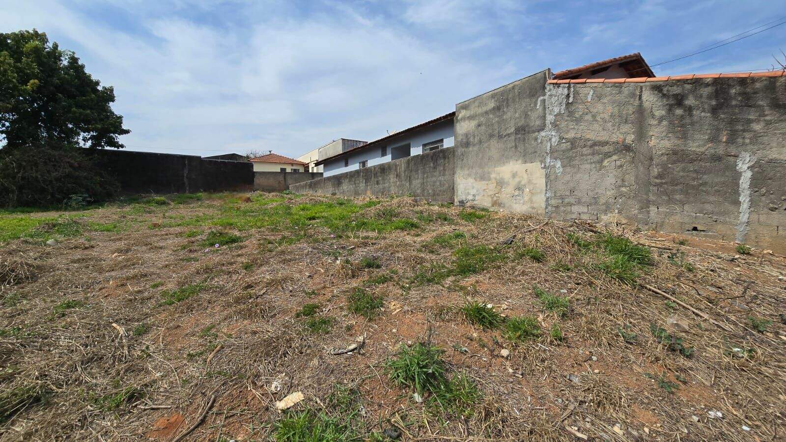 Terreno à venda no Jardim Primavera: 