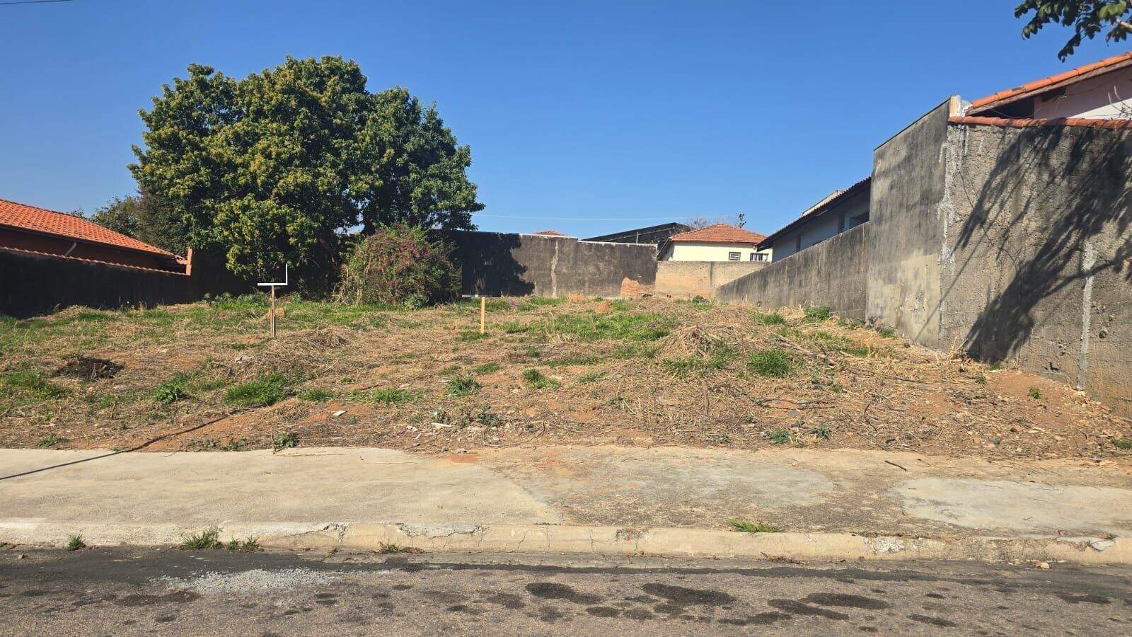 Terreno à venda no Jardim Primavera: 