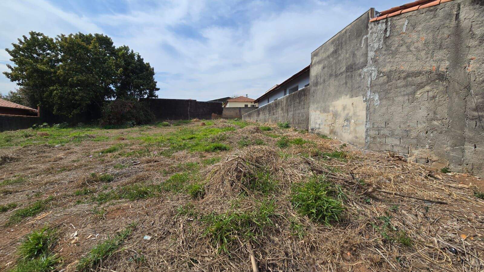 Terreno à venda no Jardim Primavera: 