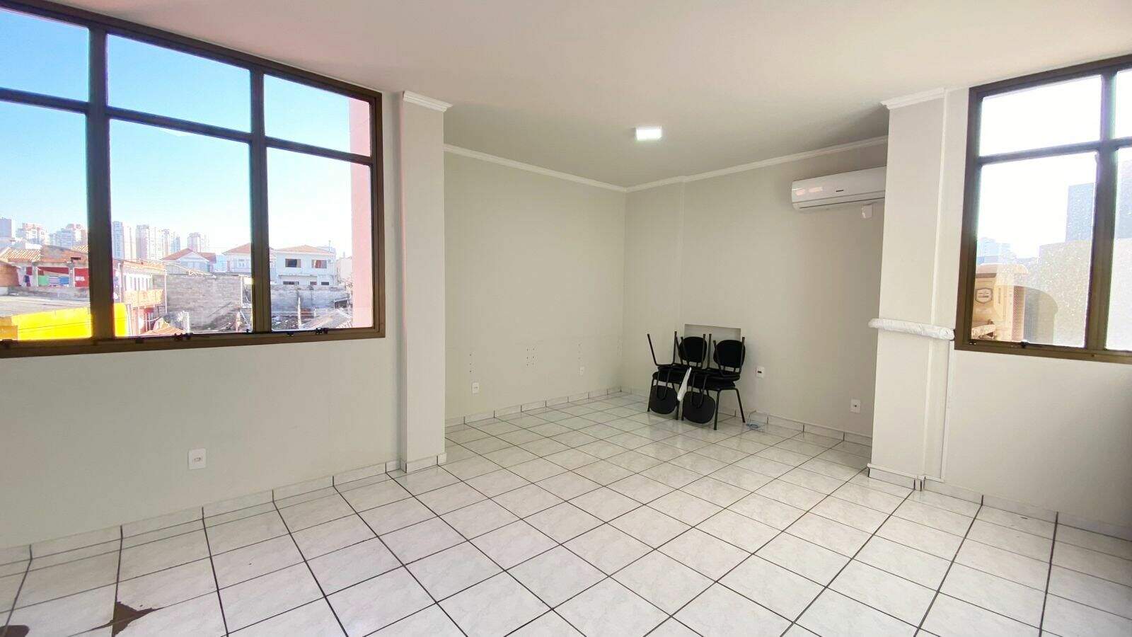 Sala à venda no Centro: 