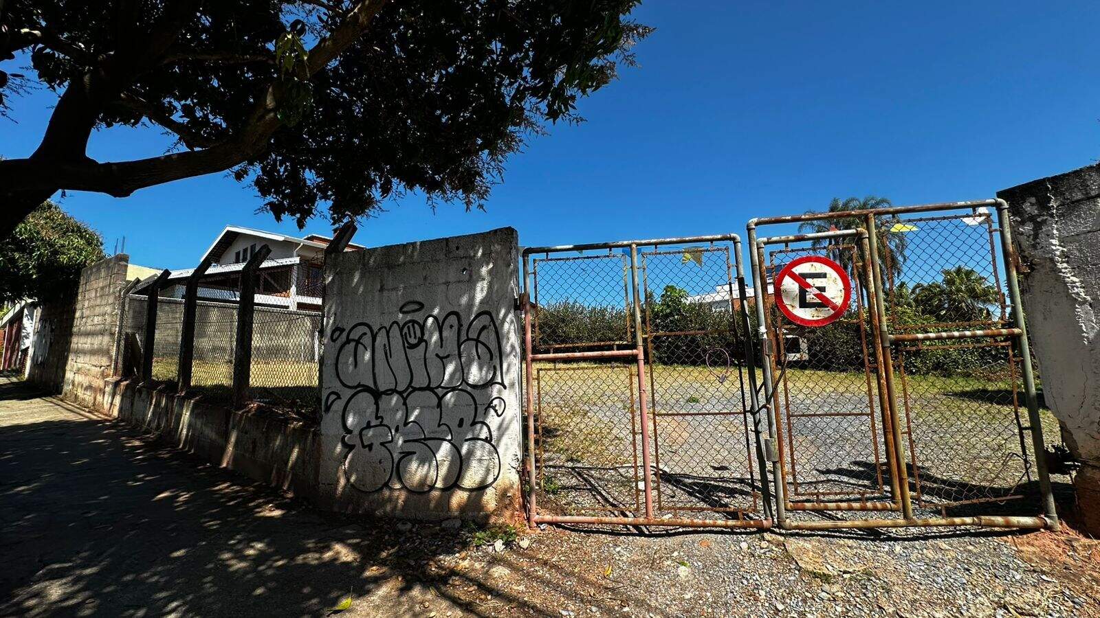 Terreno à venda no Anhangabaú: 