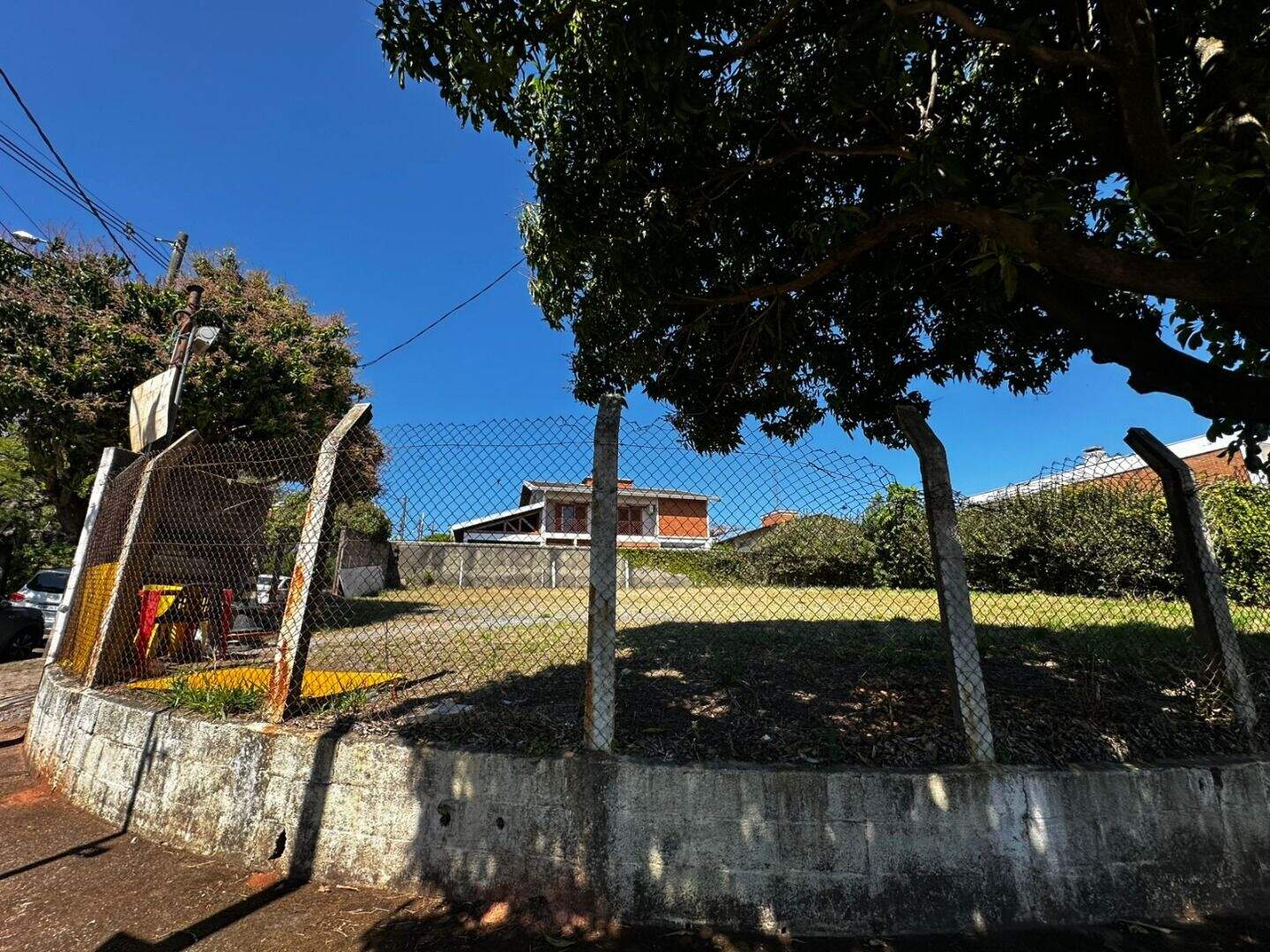 Terreno à venda no Anhangabaú: 