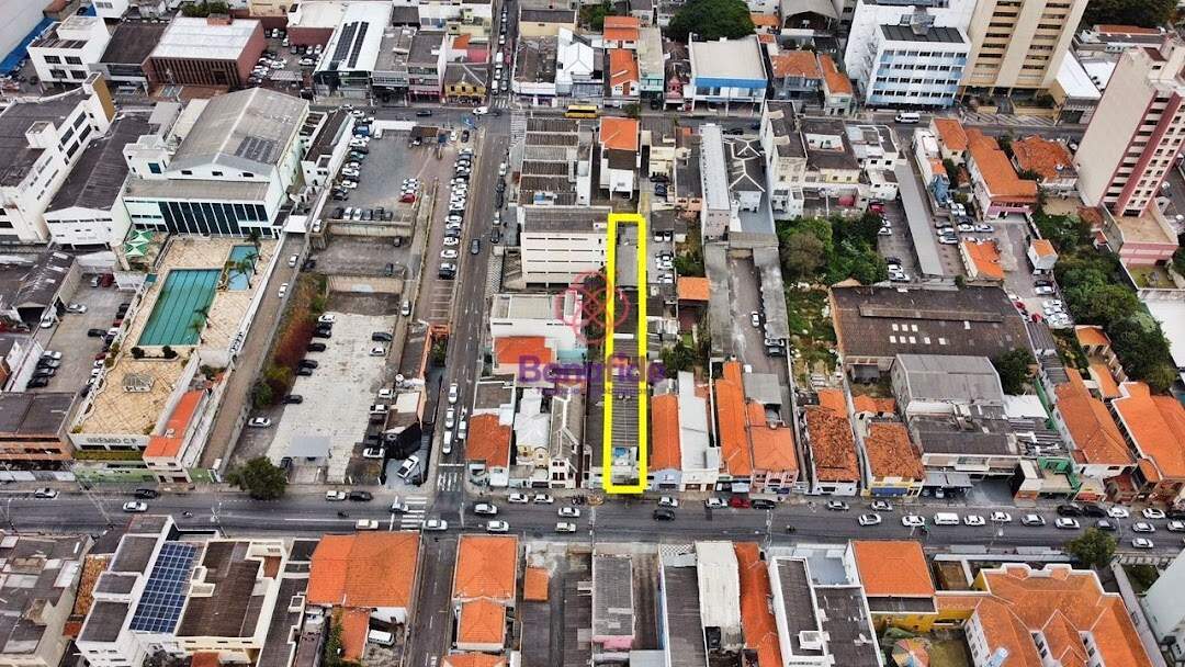 Área à venda no Centro: 