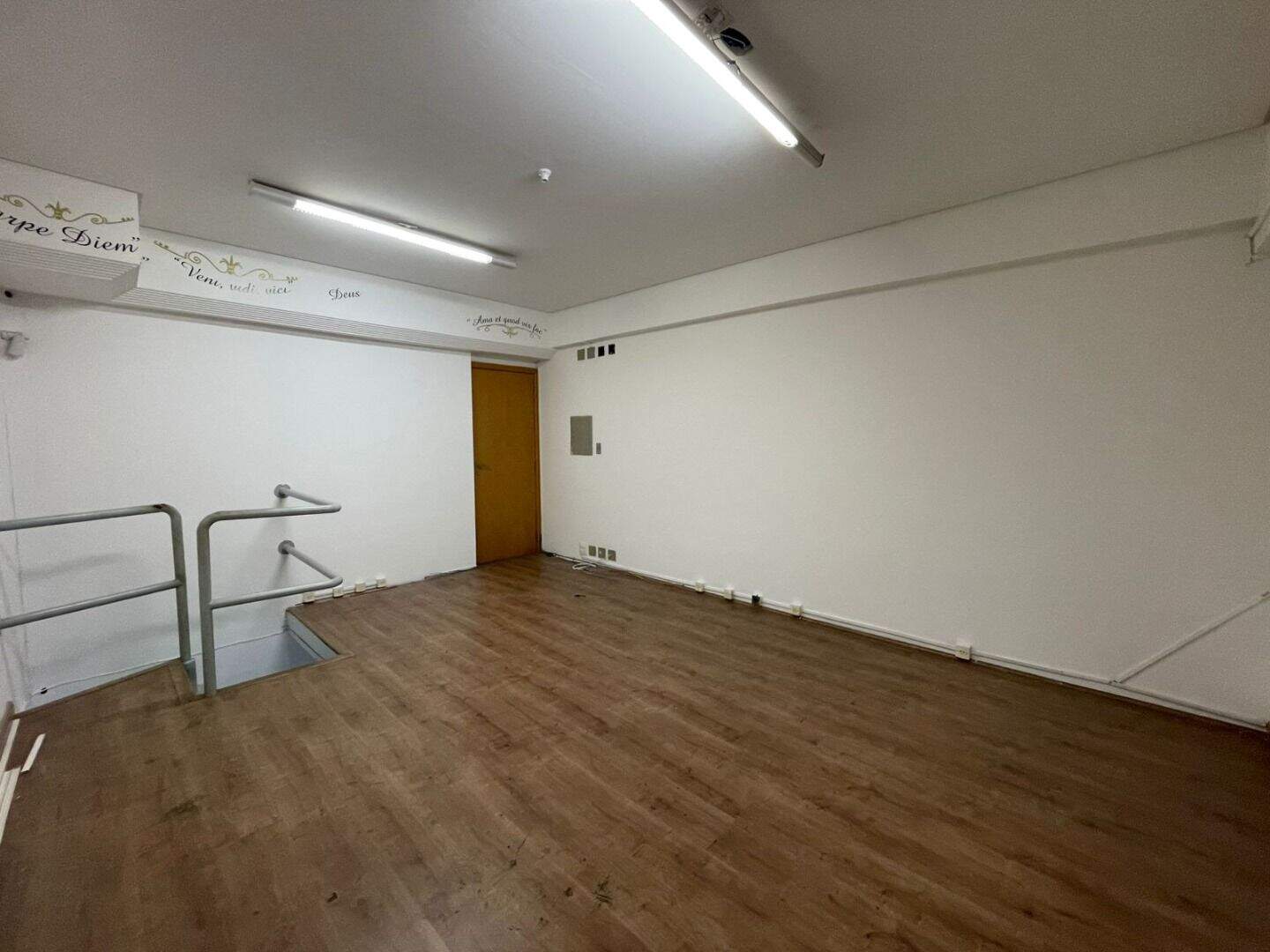 Sala para aluguel no Centro: 