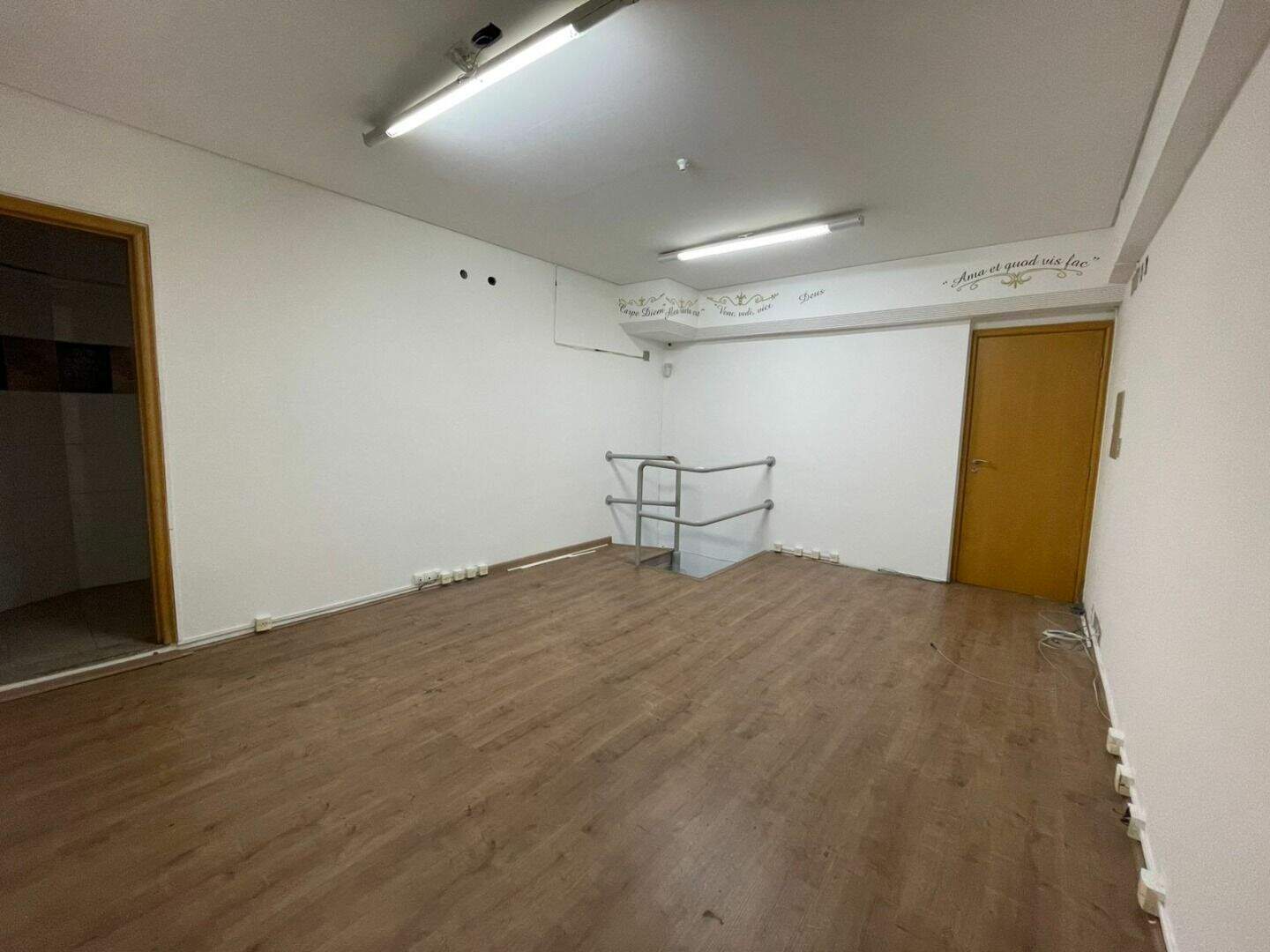 Sala para aluguel no Centro: 