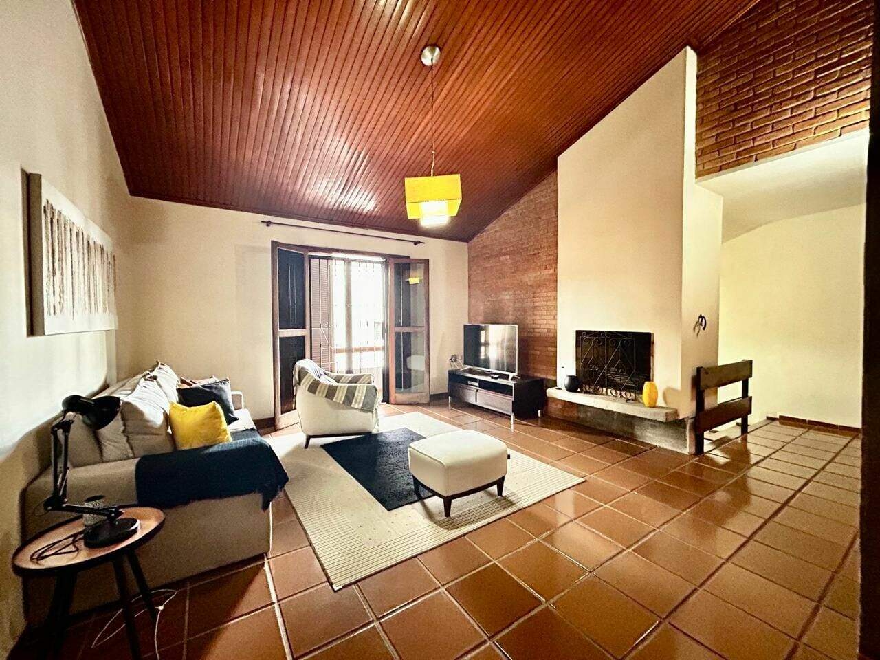 Casa para aluguel no Anhangabaú: 