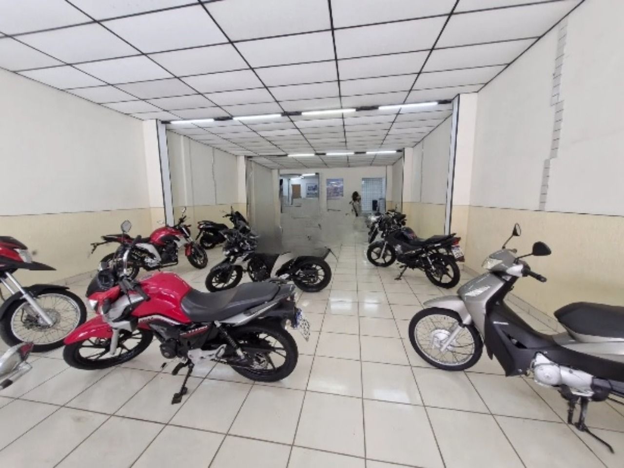 Salão para aluguel no Jardim Petrópolis: 