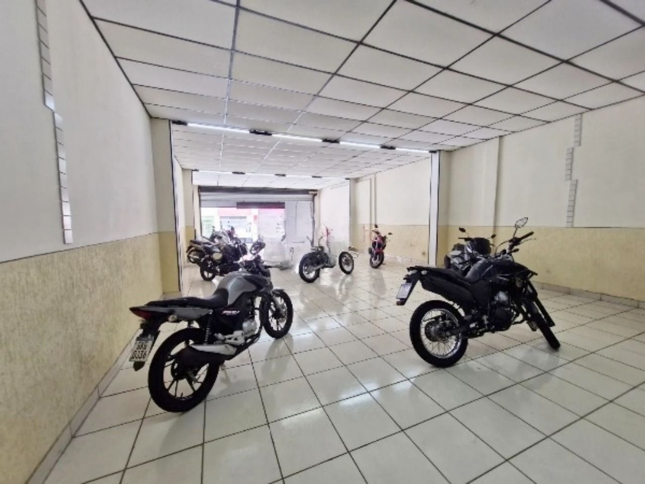 Salão para aluguel no Jardim Petrópolis: 