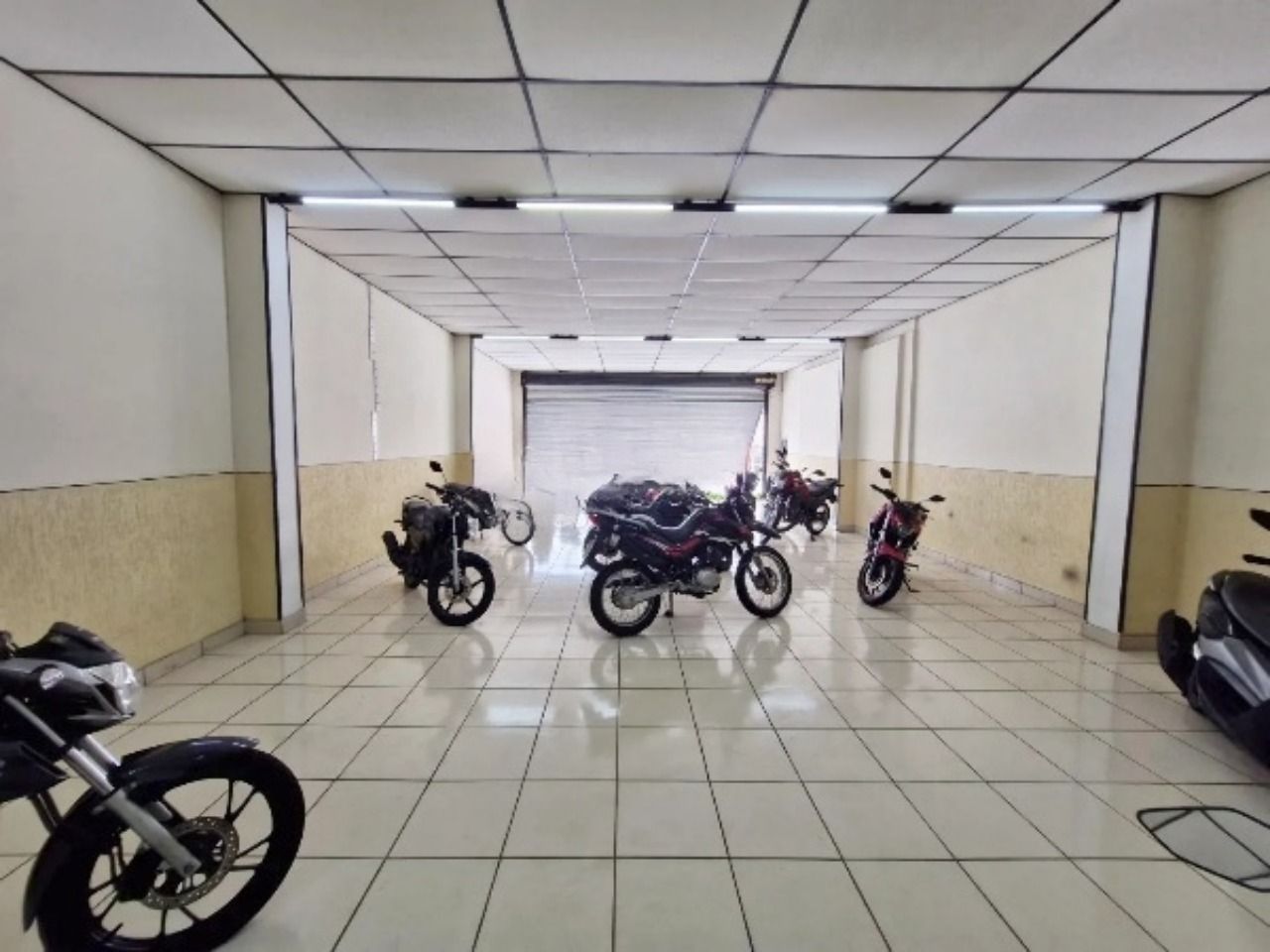 Salão para aluguel no Jardim Petrópolis: 