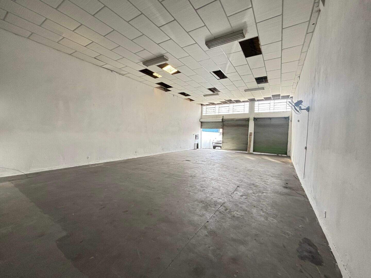 Salão para aluguel no Vianelo: 